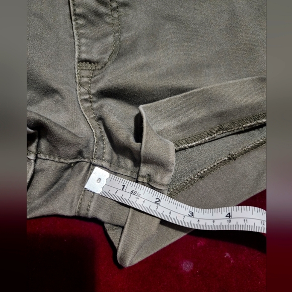 Refuge Shorts - Picture 3 of 7